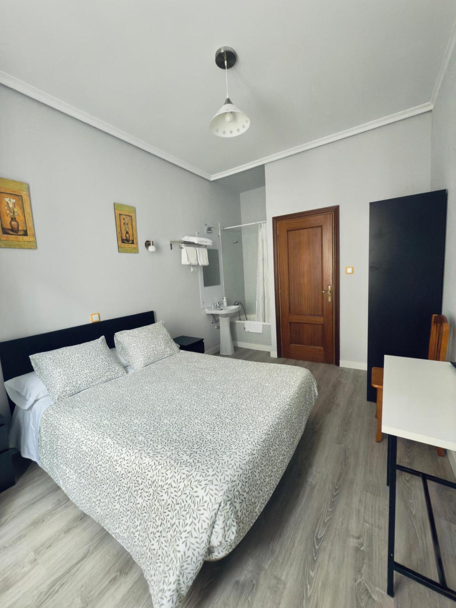 Hostal Conde De Alba Madri Exterior foto